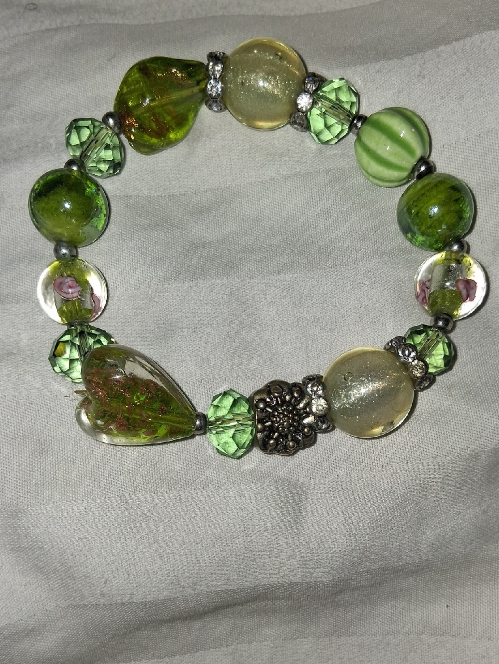 Green Glass Heart Bead Stretch Bracelet - Unbranded